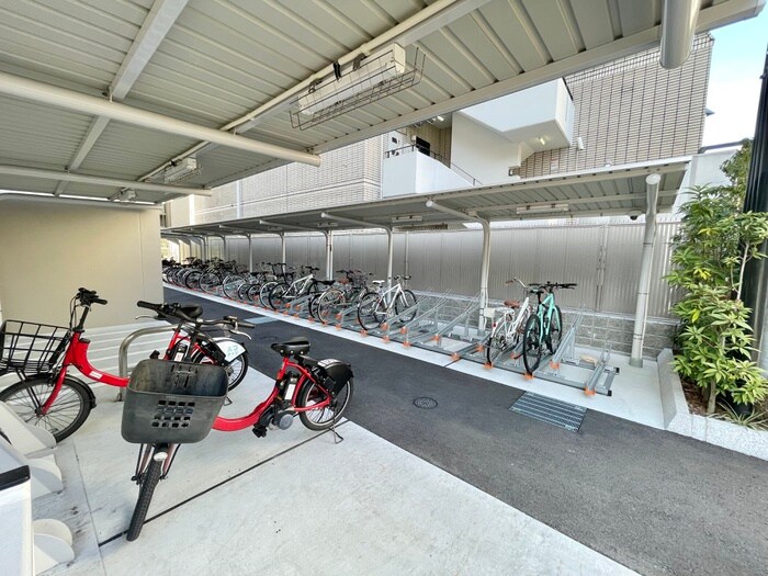 物件外観写真4　(駐輪場)