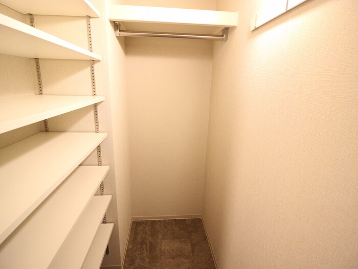 物件内観写真18　(収納)