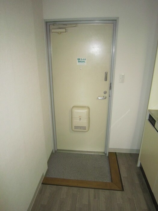 物件内観写真7　(玄関)