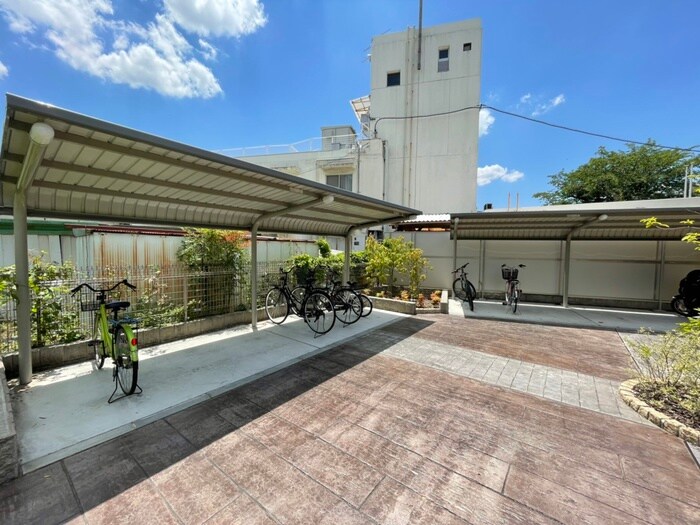 物件外観写真4　(駐輪場)