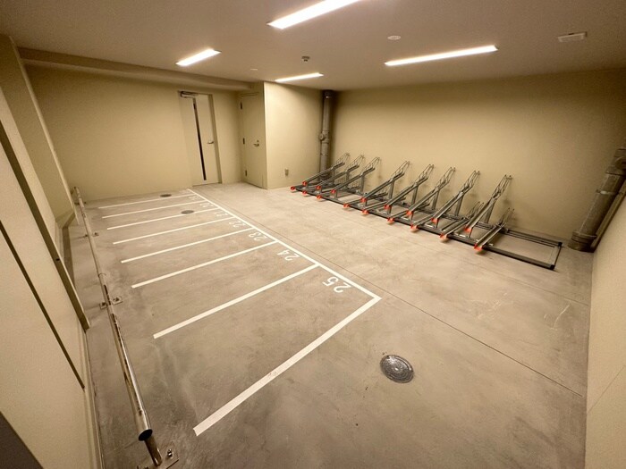 物件外観写真4　(駐輪場)