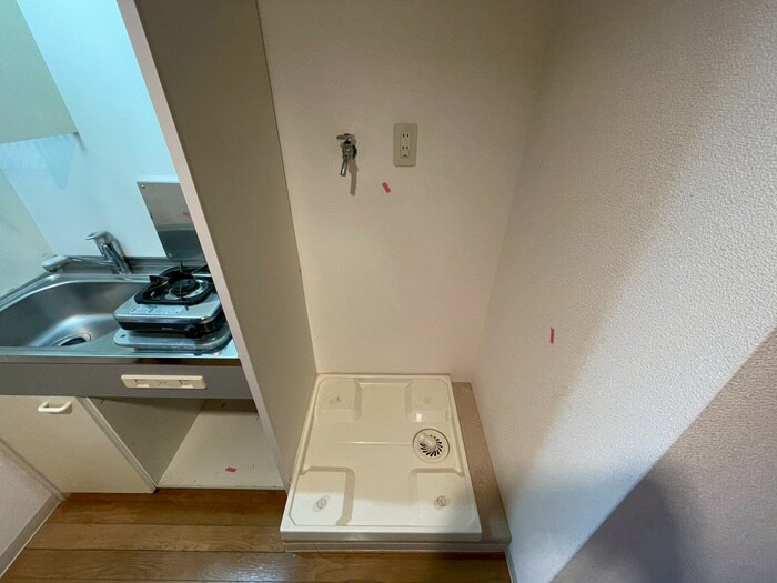 物件内観写真12　(洗濯機置場)