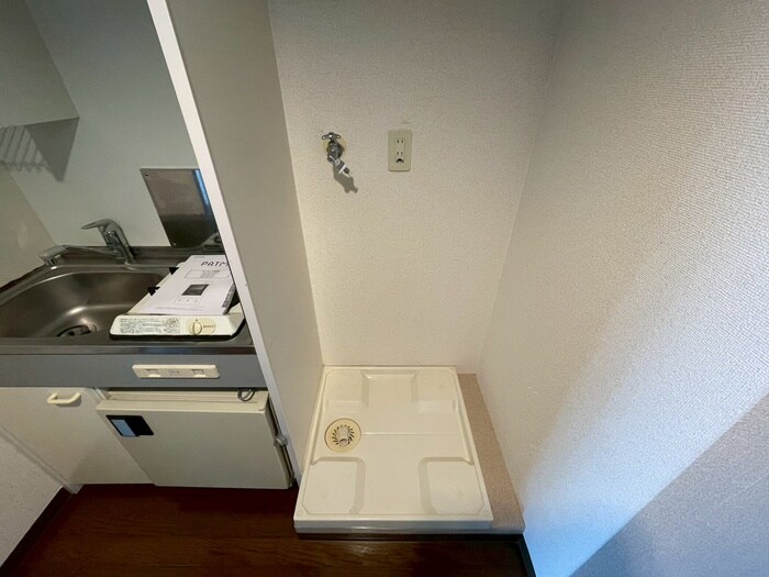 物件内観写真12　(洗濯機置場)