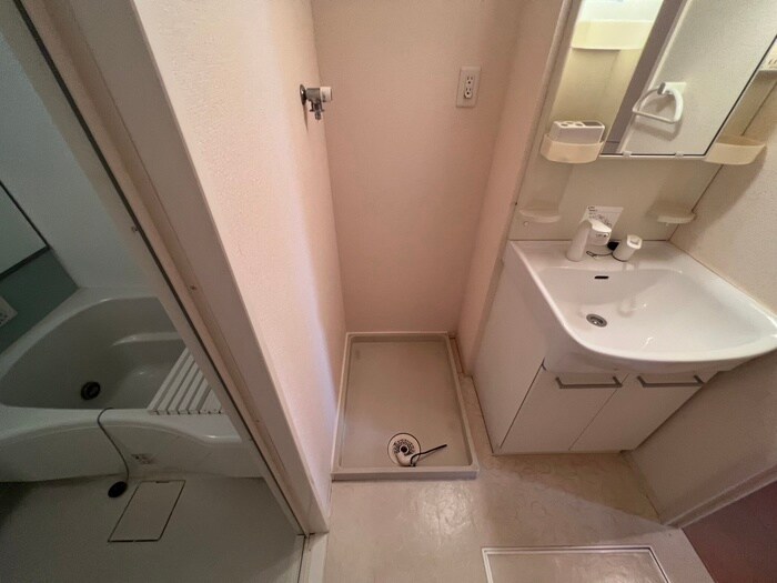 物件内観写真12　(洗濯機置場)