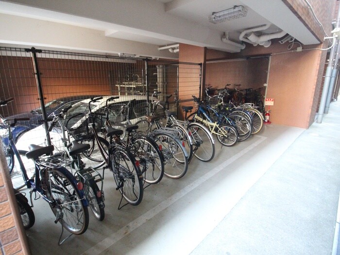 物件外観写真4　(駐輪場)
