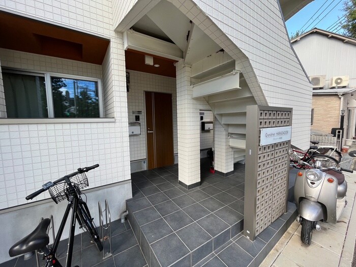 物件外観写真4　(エントランス部分)