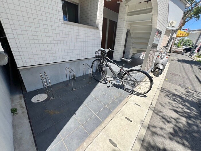 物件外観写真5　(駐輪場)