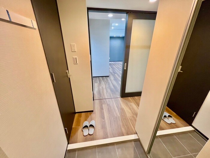 物件内観写真7　(玄関)