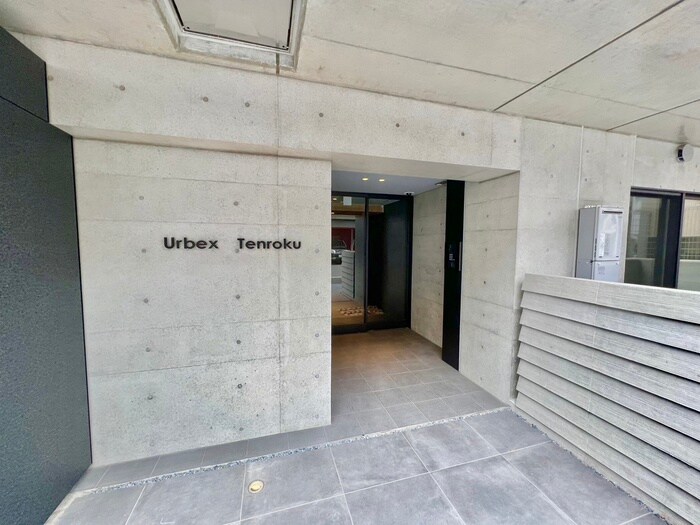 物件外観写真3　(エントランス部分)