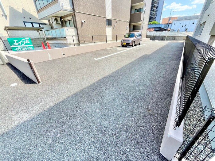物件外観写真3　(駐車場)