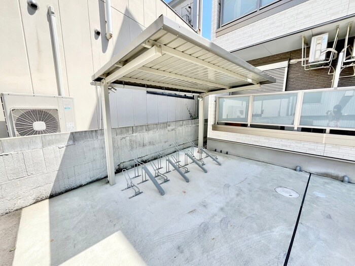 物件外観写真5　(駐輪場)