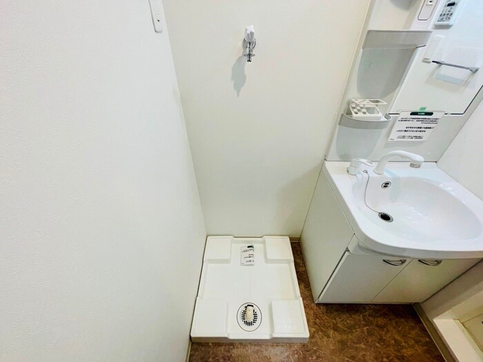 物件内観写真11　(洗濯機置場)