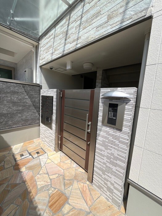 物件外観写真6　(エントランス部分)