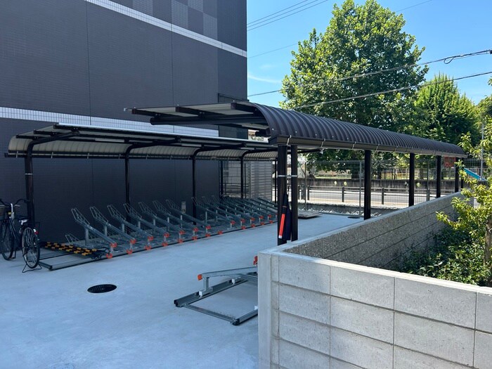 物件外観写真4　(駐輪場)