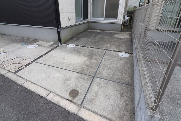 物件外観写真4　(駐車場)