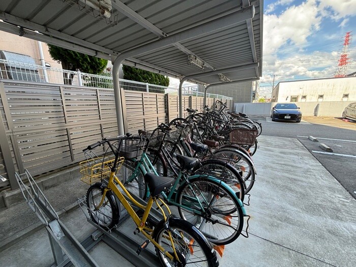 物件外観写真5　(駐輪場)