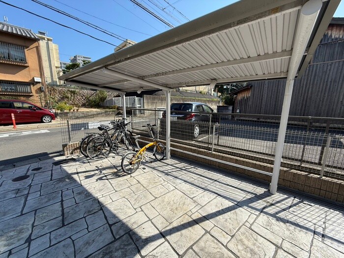 物件外観写真4　(駐輪場)