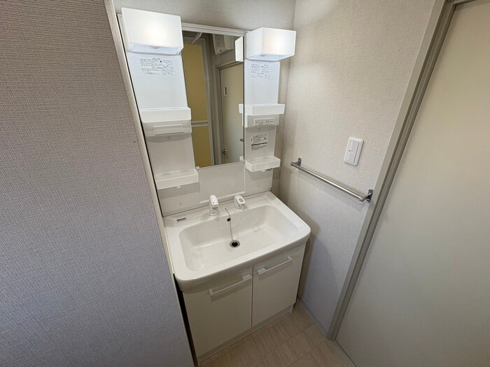 物件内観写真9　(洗面)