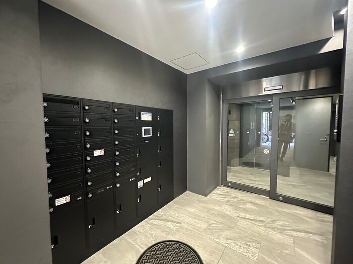 物件外観写真2　(エントランス部分)