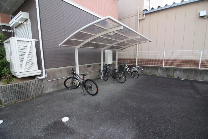 物件外観写真4　(駐輪場)