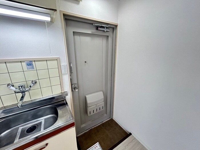 物件内観写真18　(玄関)