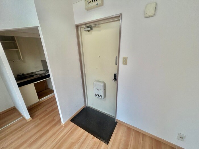 物件内観写真7　(玄関)