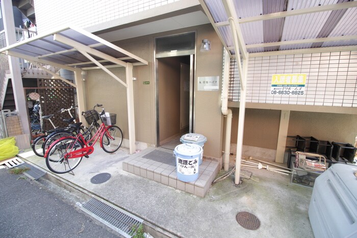 物件外観写真3　(エントランス部分)