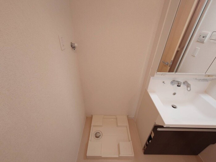 物件内観写真15　(洗濯機置場)