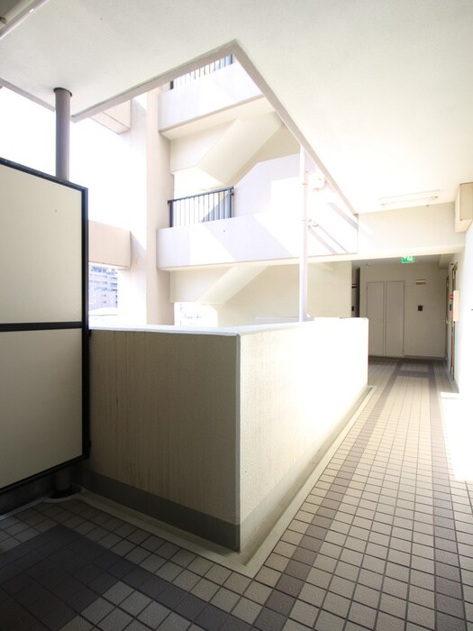 物件外観写真5　(エントランス部分)