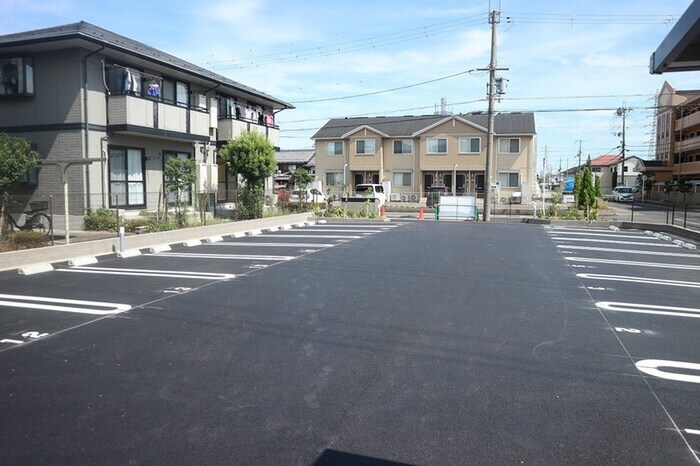 物件外観写真4　(駐車場)