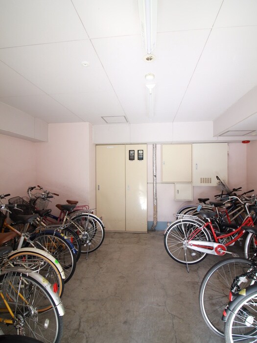 物件外観写真6　(駐輪場)