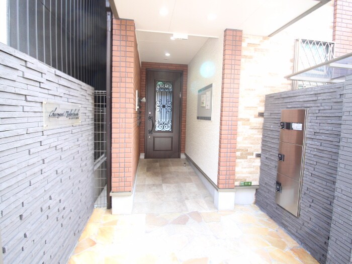 物件外観写真6　(エントランス部分)