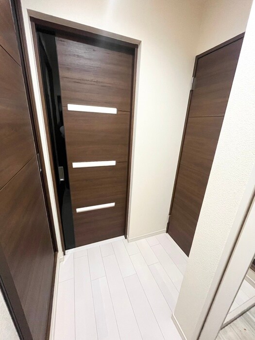 物件内観写真18　(玄関)