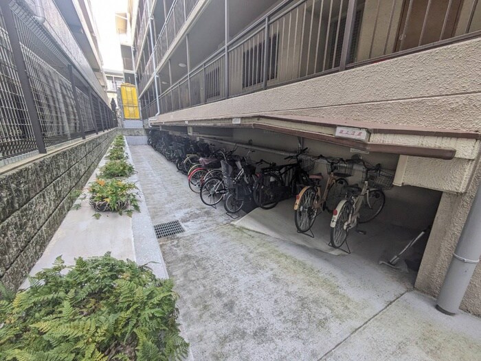物件外観写真5　(駐輪場)
