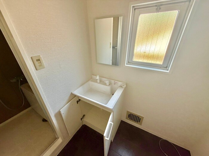 物件内観写真9　(洗面)