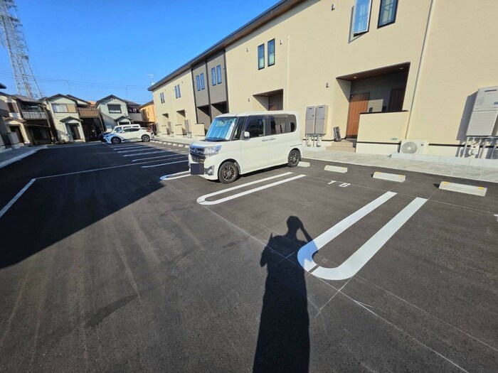 物件外観写真4　(駐車場)