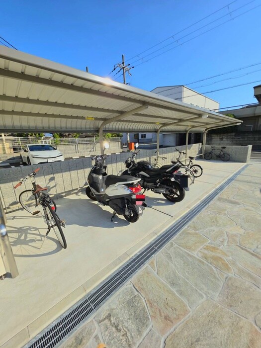 物件外観写真6　(駐輪場)