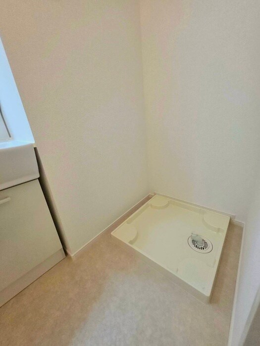 物件内観写真10　(洗濯機置場)