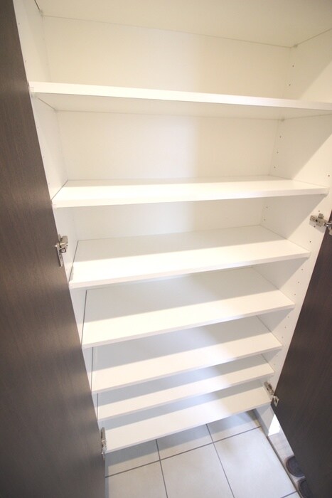 物件内観写真18　(靴箱)