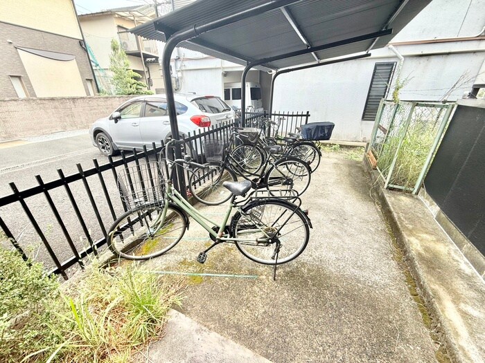 物件外観写真5　(駐輪場)