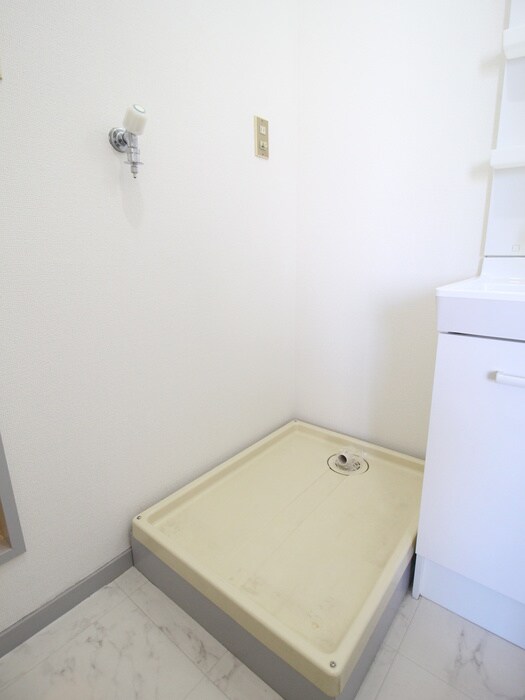 物件内観写真12　(洗濯機置場)