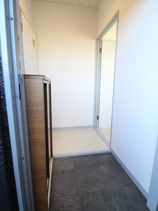 物件内観写真13　(玄関)