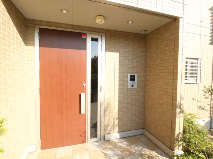 物件外観写真4　(エントランス部分)