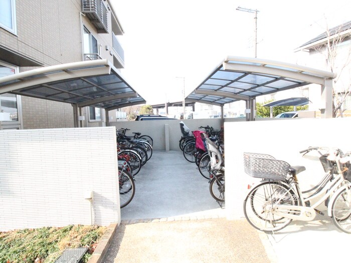 物件外観写真6　(駐輪場)