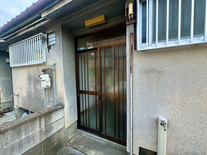 物件外観写真4　(エントランス部分)