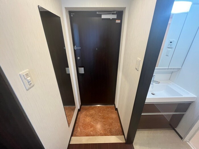 物件内観写真15　(玄関)