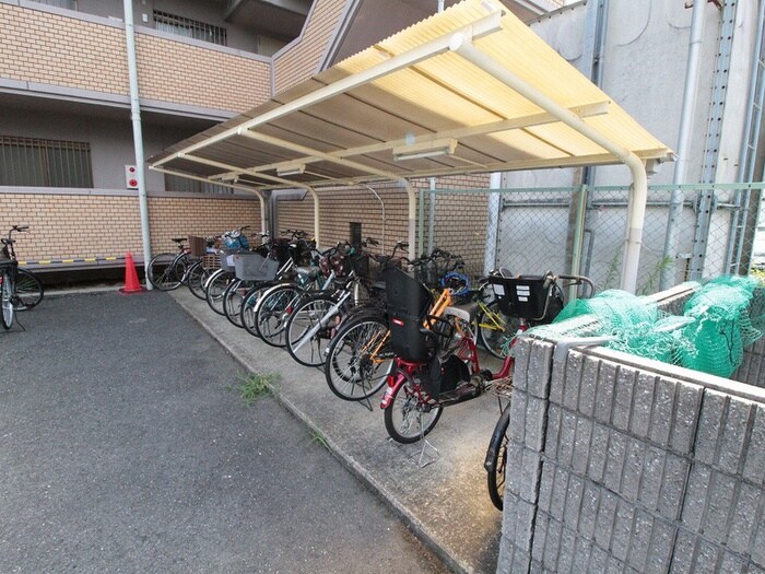 物件外観写真5　(駐輪場)