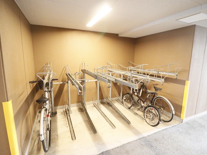 物件外観写真3　(駐輪場)