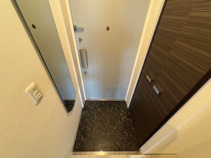 物件内観写真17　(玄関)