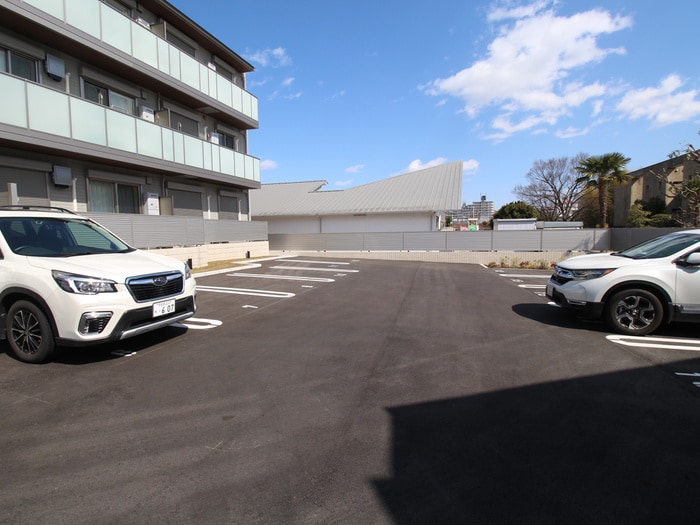 物件外観写真4　(駐車場)